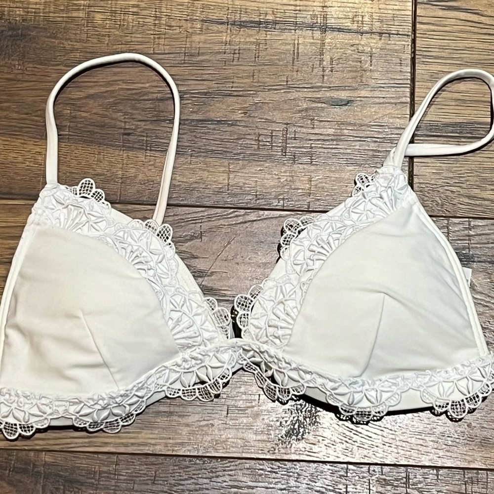 Hollister Embroidered Bikini Top Size Small
